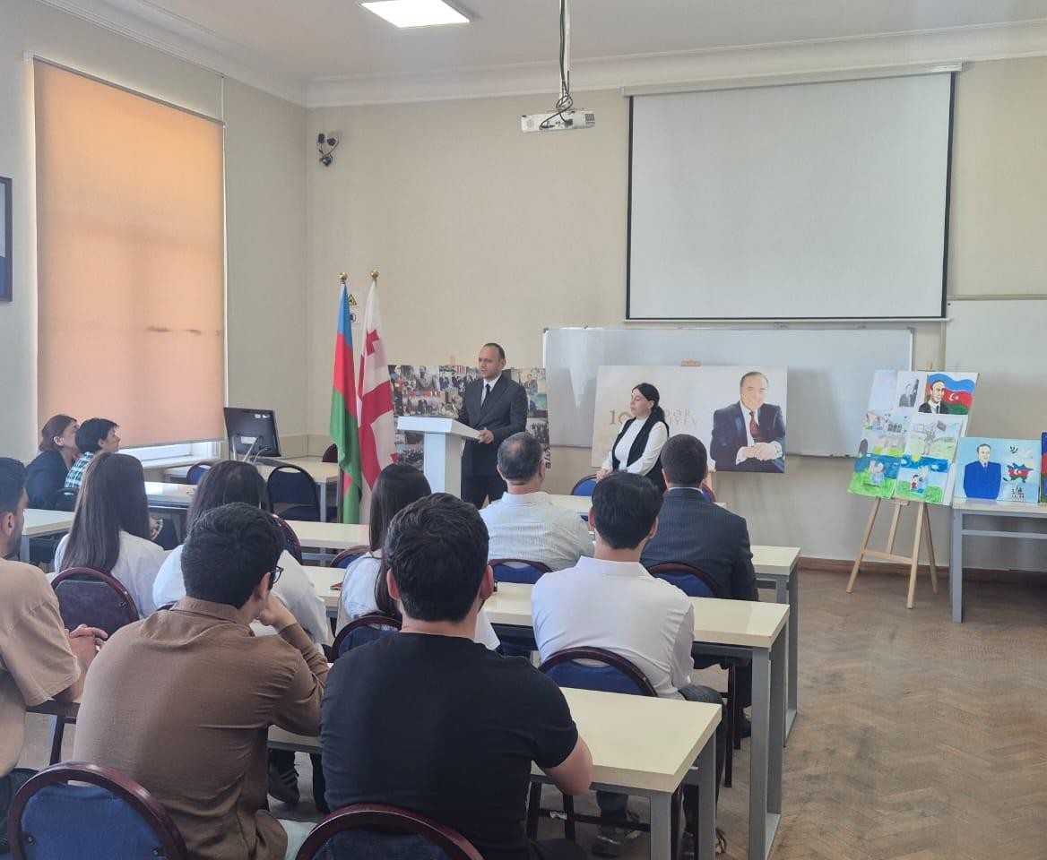Cari ilin may ayının 10-da Gürcüstanın Batumi şəhərində Azərbaycan Respublikasının Baş Konsulluğunun təşkilatçılığı və dəstəyi ilə Şota Rustaveli adına Batumi Dövlət Universitetində Ulu öndər Heydər Əliyevin anadan olmasının 102-ci ildönümünə həsr olunmuş rəsmi tədbir keçirilmişdir. Xeber basligi