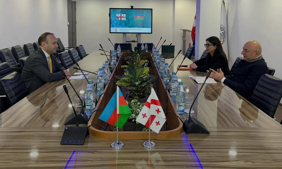 14.05.2025-ci il tarixdə, Baş Konsulluğun təşəbbüsü ilə Dəniz Nəqliyyatı Agentliyinin direktoru Aleksi Axvlediani ilə baş konsul Fuad Əzizov arasında qurumun inzibati binasında görüş keçirilmişdir. Xeber basligi