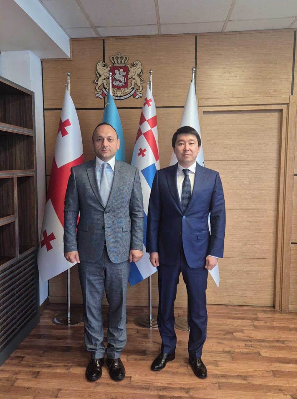 20.05.2025-ci il tarixdə Batumi Dəniz limanının Baş direktoru Ulan Tleugali ilə baş konsul Fuad Əzizov arasında görüş keçirilmişdir. Xeber basligi