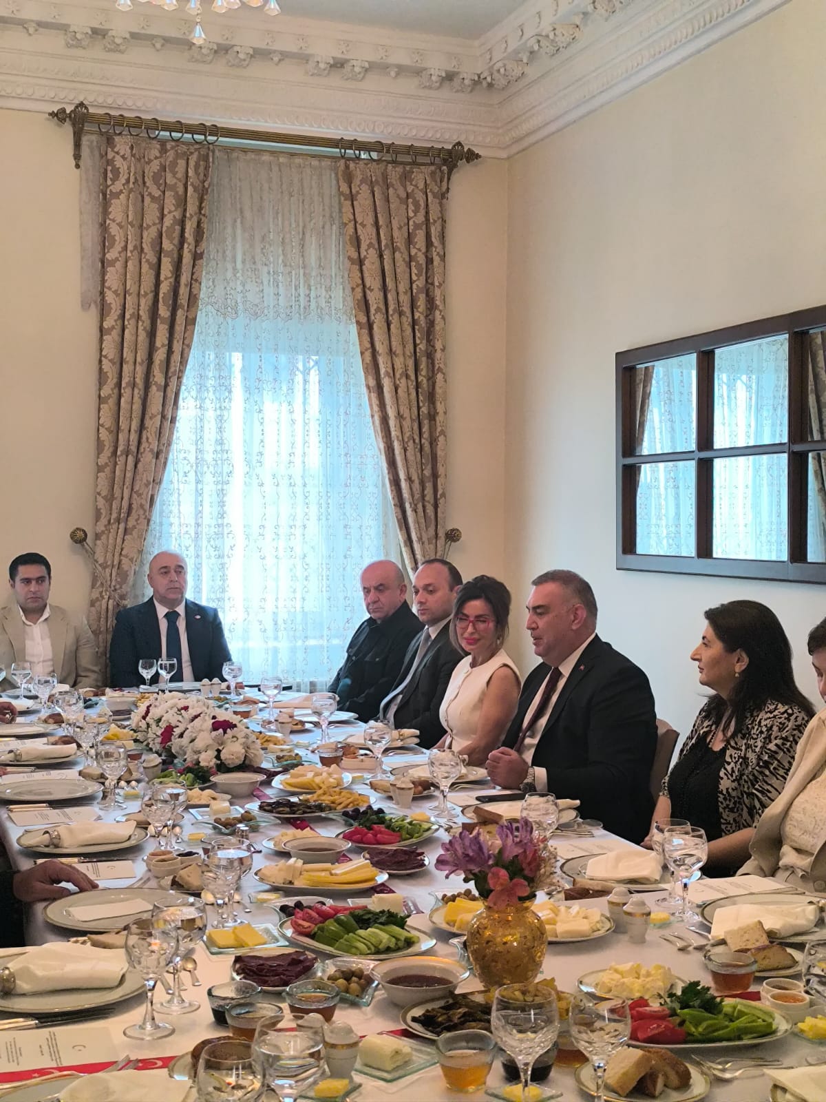 05.06.2025-ci il tarixdə, Türkiyənin Batumi şəhərindəki baş konsulu Adnan Altay Altınörsün dəvəti ilə baş konsul Fuad Əzizov “Dünya səhər yeməyi günü” münasibəti ilə təşkil olunan tədbirdə iştirak edib. Xeber basligi