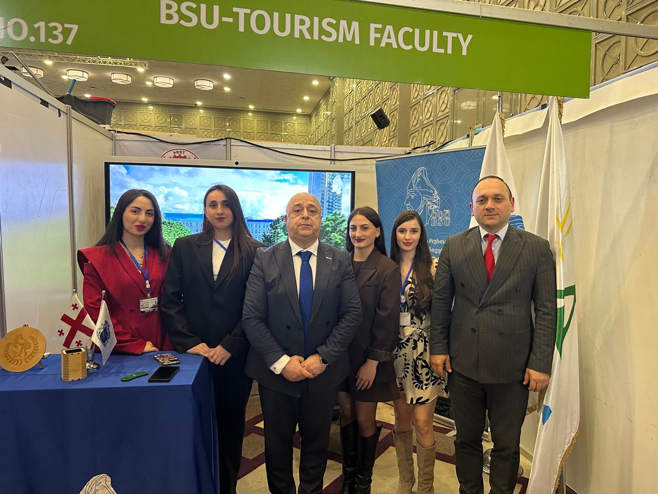 30 aprel 2026 cı ildə Batumi şəhərində keçirilən 17-ci Beynəlxalq Turizm və Otel Avadanlıqları Sərgisində (EBIT 2026) Azərbaycan Respublikasının Batumidəki baş konsulu Fuad Əzizov iştirak etmişdir. Xeber basligi