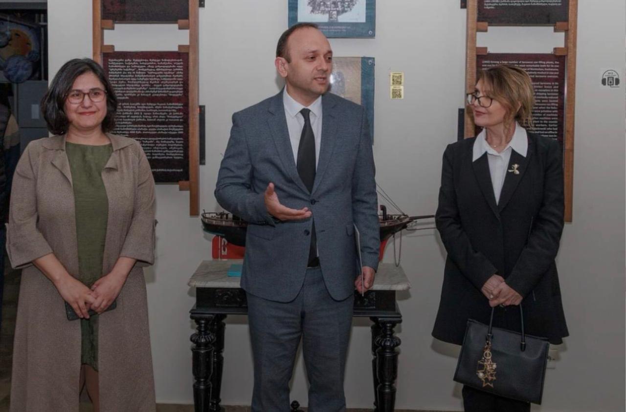 Ümummilli lider Heydər Əliyevin anadan olmasının 103-cü ildönümü münasibətilə Batumi şəhərində yerləşən Nobel Qardaşları Muzeyində anım tədbiri təşkil olunmuşdur. Xeber basligi
